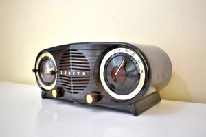エスプレッソ ブラウン 1952 ゼニス オウル アイズ モデル J616 AM 真空管ラジオ 素晴らしいサウンド!非常に良い状態！
