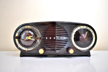 画像をギャラリービューアに読み込む, エスプレッソ ブラウン 1952 ゼニス オウル アイズ モデル J616 AM 真空管ラジオ 素晴らしいサウンド!非常に良い状態！