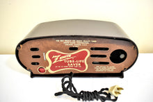 画像をギャラリービューアに読み込む, エスプレッソ ブラウン 1952 ゼニス オウル アイズ モデル J616 AM 真空管ラジオ 素晴らしいサウンド!非常に良い状態！
