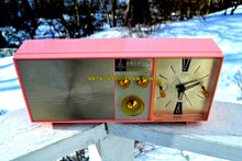 Charger l&#39;image dans la galerie, SOLD! - Jan 9, 2018 - PETAL PINK Mid Century Vintage Retro 1962 Emerson Lifetimer II Model G1705 Tube AM Clock Radio - [product_type} - Emerson - Retro Radio Farm