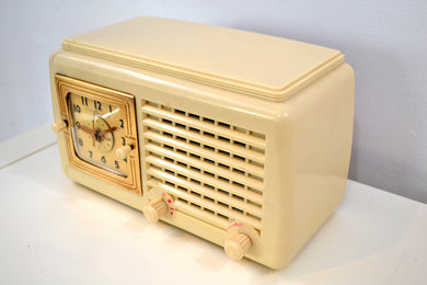 Carrara White Plaskon 1946 General Electric Model 50 Retro AM Vacuum Tube Clock Radio Works and Looks Great!