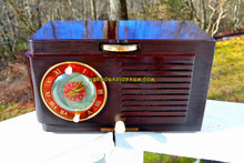 Charger l&#39;image dans la galerie, SOLD! - Mar 11, 2018 - BLUETOOTH MP3 READY - Art Deco 1952 General Electric Model 60 AM Brown Bakelite Tube Clock Radio Totally Restored! - [product_type} - General Electric - Retro Radio Farm