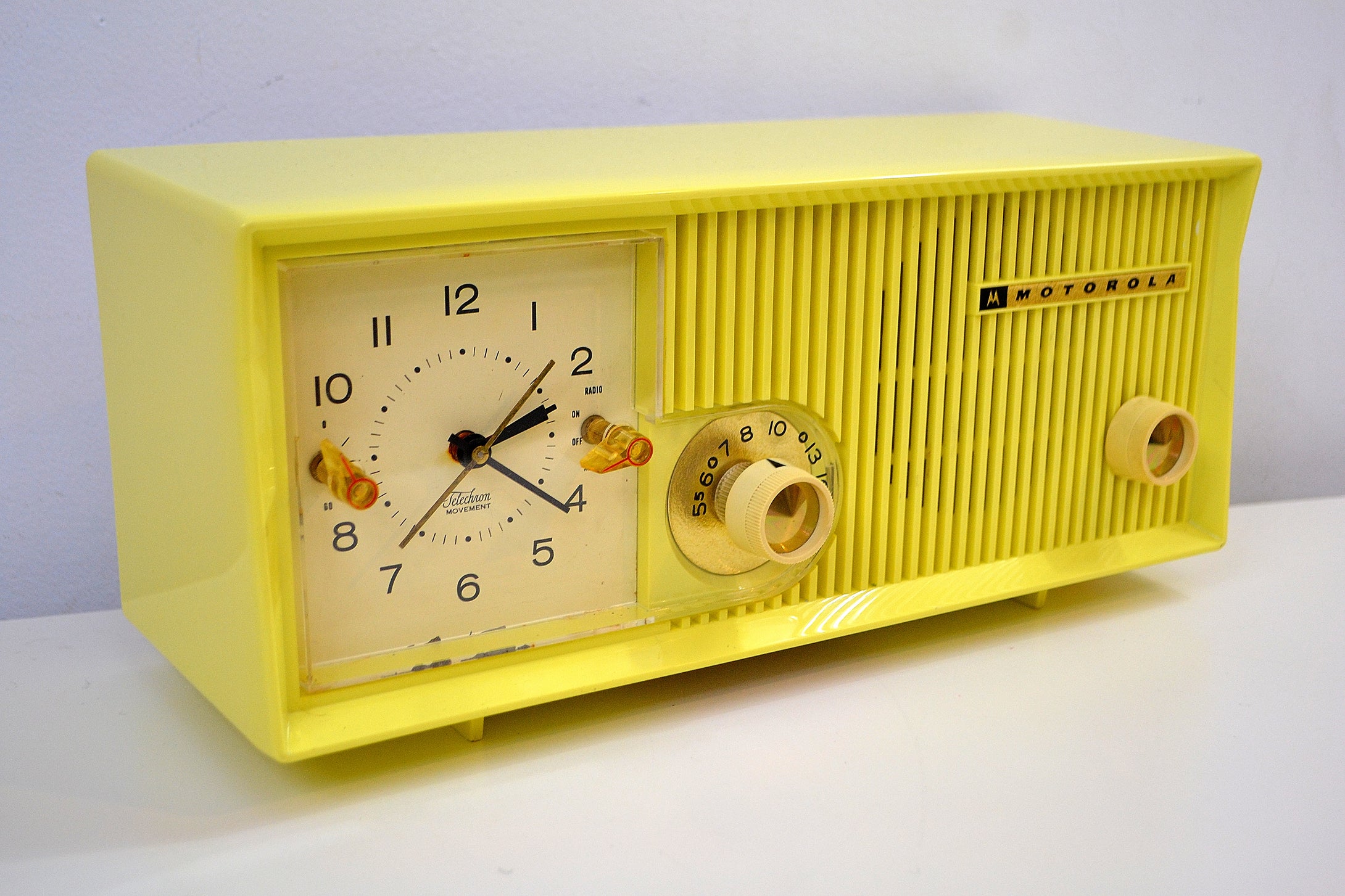 Citron Yellow 1957-58 Motorola Model 5C22Y Vacuum Tube AM Clock Radio Yellow Alert! - [product_type} - Motorola - Retro Radio Farm