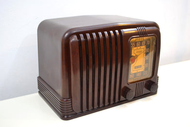 SOLD! - Feb. 2, 2020 - Wondrous Walnut Brown Bakelite 1939 RCA Victor Model 45-X-11 AM Tube Radio Fine Looking Great Sounding!