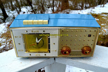 画像をギャラリービューアに読み込む, SOLD! - June 23, 2018 - DAKOTA BLUE Mid Century Retro Vintage 1959 Bulova Model 190 Tube AM Clock Radio Looks Spectacular! - [product_type} - Bulova - Retro Radio Farm