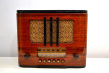 Load image into Gallery viewer, SOLD! - Mar 7, 2020 - Beautiful Wood 1938 RCA Victor Model 95T5 Vacuum Tube Radio Pre-War Crooner! - [product_type} - RCA Victor - Retro Radio Farm