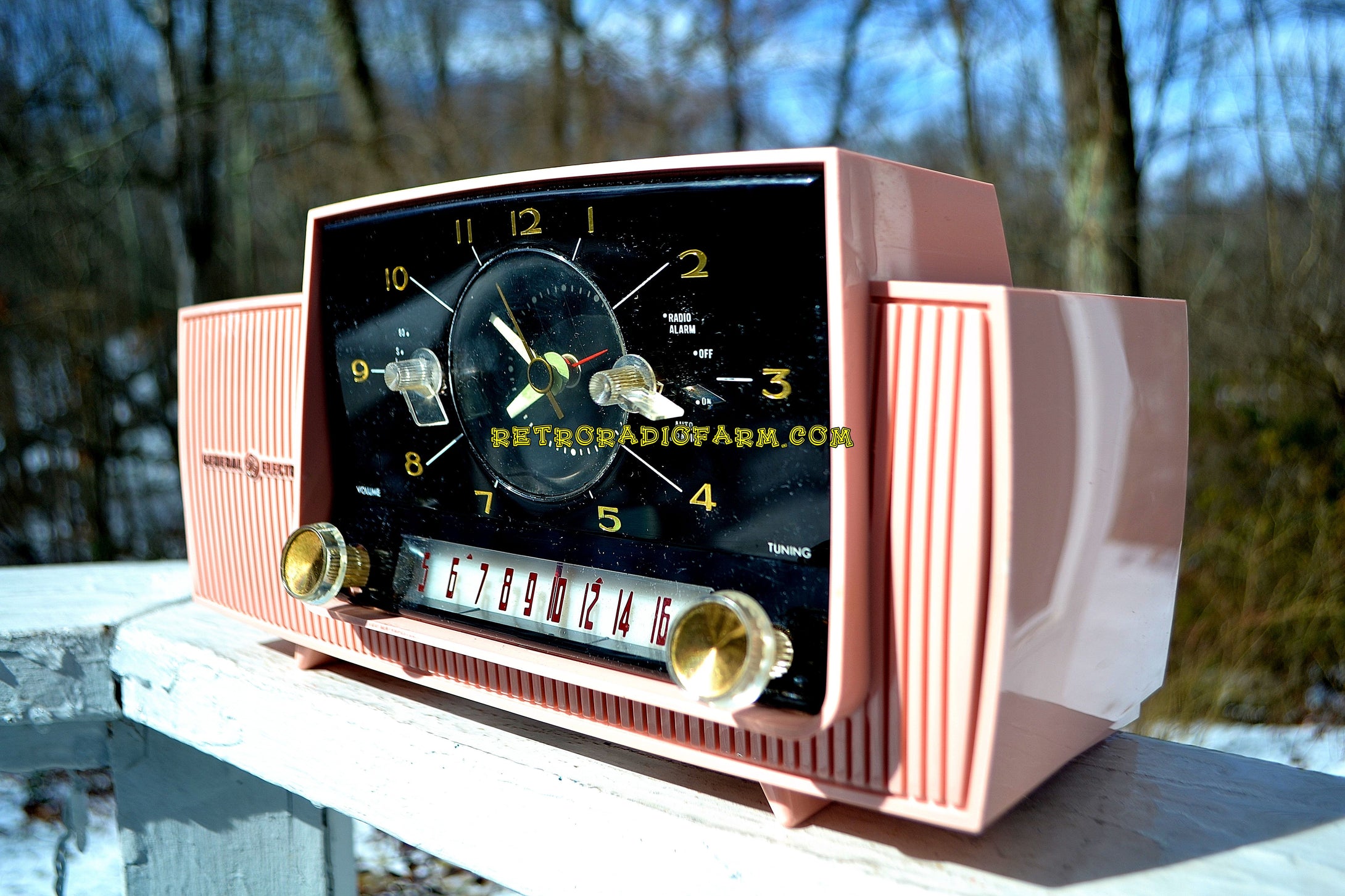 SOLD! - Mar 5, 2018 - ROSE PINK Mid Century Jetsons 1959 General Electric Model 915 Tube AM Clock Radio Near Mint! - [product_type} - General Electric - Retro Radio Farm