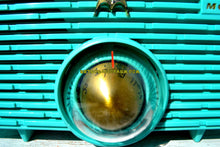 画像をギャラリービューアに読み込む, SOLD! - Aug 28, 2018 - Turquoise Mid Century Retro Jetsons 1957 Motorola 56H Turbine Tube AM Radio Works And Looks Amazing! - [product_type} - Motorola - Retro Radio Farm