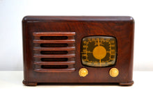 Load image into Gallery viewer, Mahogany Brown Wood 1941 Zenith Model 6D-525 AM Vacuum Tube Radio Super Performer! - [product_type} - Zenith - Retro Radio Farm