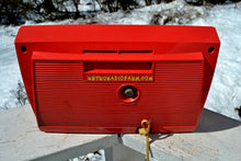 画像をギャラリービューアに読み込む, SOLD! - Dec 1, 2018 - Chinook Pink 1957 RCA Victor Model 3RD49 AM Tube Clock Radio - [product_type} - RCA Victor - Retro Radio Farm