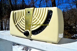売れました！ - 2018.12.17 - アンティーク アイボリー ホワイト 1946 ゼニス コンソールトーン モデル 6-D-015 AM 真空管ラジオ 見た目も素晴らしい！