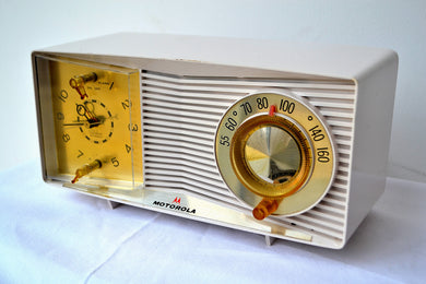 White Linen Beige 1963 Motorola Model C9P1-2 Tube AM Clock Radio Excellent Player!