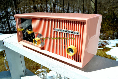 売れました！ - 2018年4月3日 - CAPRI PINK ミッドセンチュリー レトロ ヴィンテージ アンティーク モトローラ 1957年モデル 5C13P クロック ラジオ チューブ AM クロック ラジオ すごい！