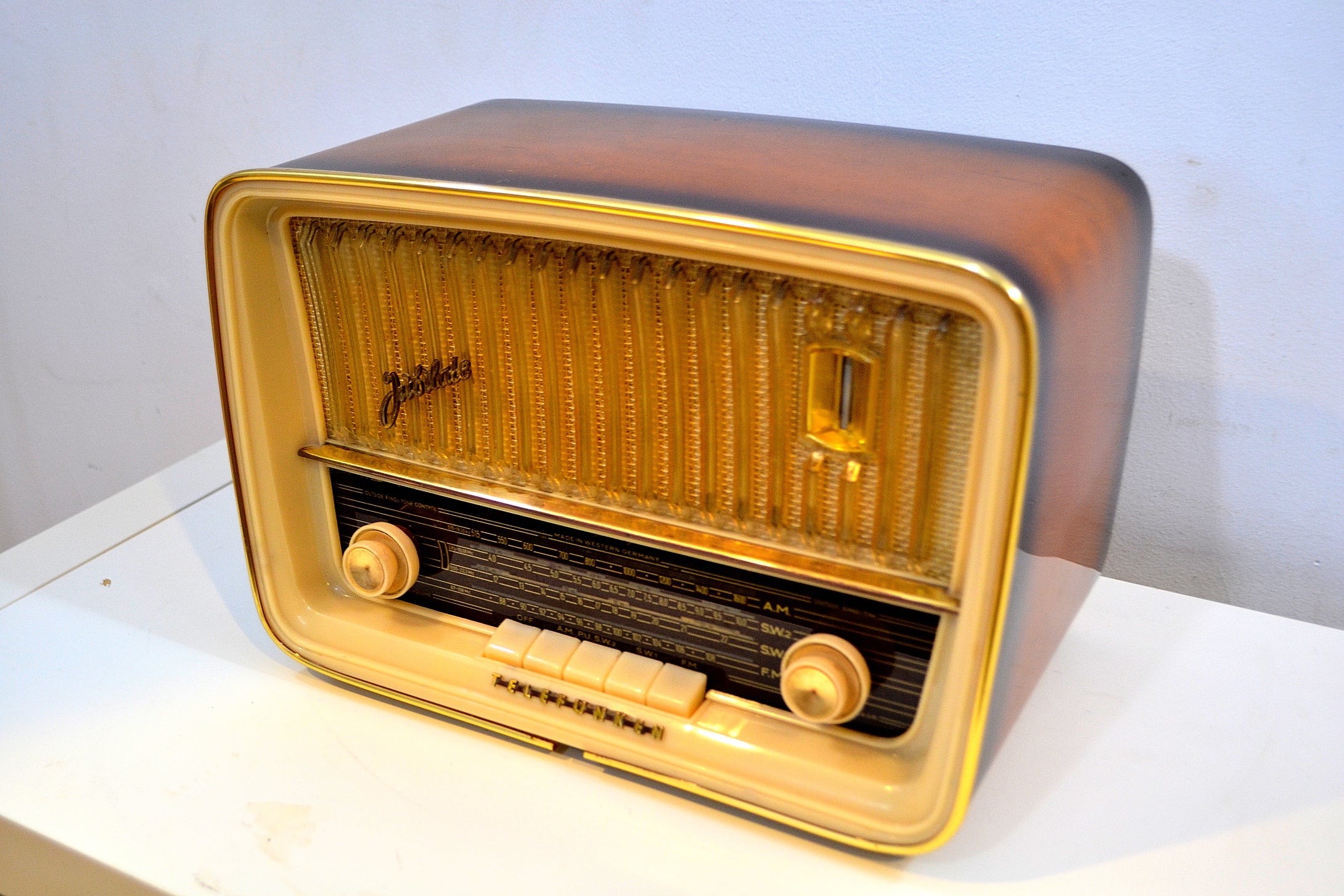 German Mid Century Vintage 1960 Telefunken Jubilate Model 5061 AM FM Shortwave Vacuum Tube Radio Sounds Like A Champ! - [product_type} - Telefunken - Retro Radio Farm