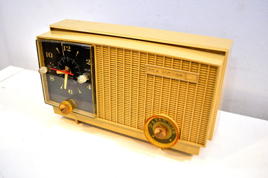 Maize Goldenrod Vintage 1957 RCA Victor 3RD-35 Tube AM Clock Radio Cutie Pie!