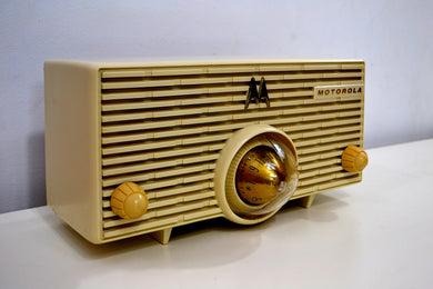 Cream Ivory 1957 Motorola Model MK-56H Turbine Vintage Tube AM Radio Collectors Favorite!