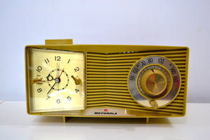SOLD! - Apr 3, 2019 - Goldenrod Beige Yellow 1963 Motorola Model C3CS Tube AM Clock Radio Near Mint! - [product_type} - Motorola - Retro Radio Farm