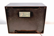 Load image into Gallery viewer, Brown Bakelite 1950 RCA Victor Model 9X561 Vacuum Tube AM Radio Best Sounding Radio! - [product_type} - RCA Victor - Retro Radio Farm