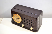 Load image into Gallery viewer, Merrimack Brown Bakelite Art Deco Post War 1949 Telechron Model 8H59 Tube AM Clock Radio First Clock Radio! - [product_type} - Telechron - Retro Radio Farm