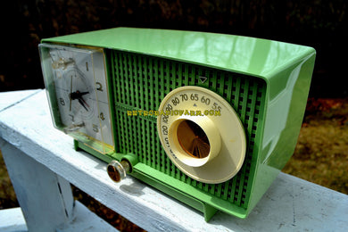 売れました！ - 2018/4/6 - スプリング グリーン 1958 GE ゼネラル エレクトリック チューブ AM ラジオ モデル C-438B ラジオ 新品同様!