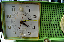 Charger l&#39;image dans la galerie, SOLD! - Apr 6, 2018 - SPRING GREEN 1958 GE General Electric Tube AM Radio Model C-438B Radio Mint Condition! - [product_type} - General Electric - Retro Radio Farm