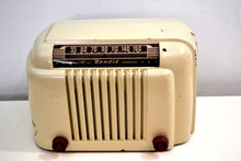 Load image into Gallery viewer, Ivory Art Deco Industrial Age 1949 Bendix Model 526 Bakelite AM Vacuum Tube Radio Classic Design! - [product_type} - Bendix Aviation - Retro Radio Farm