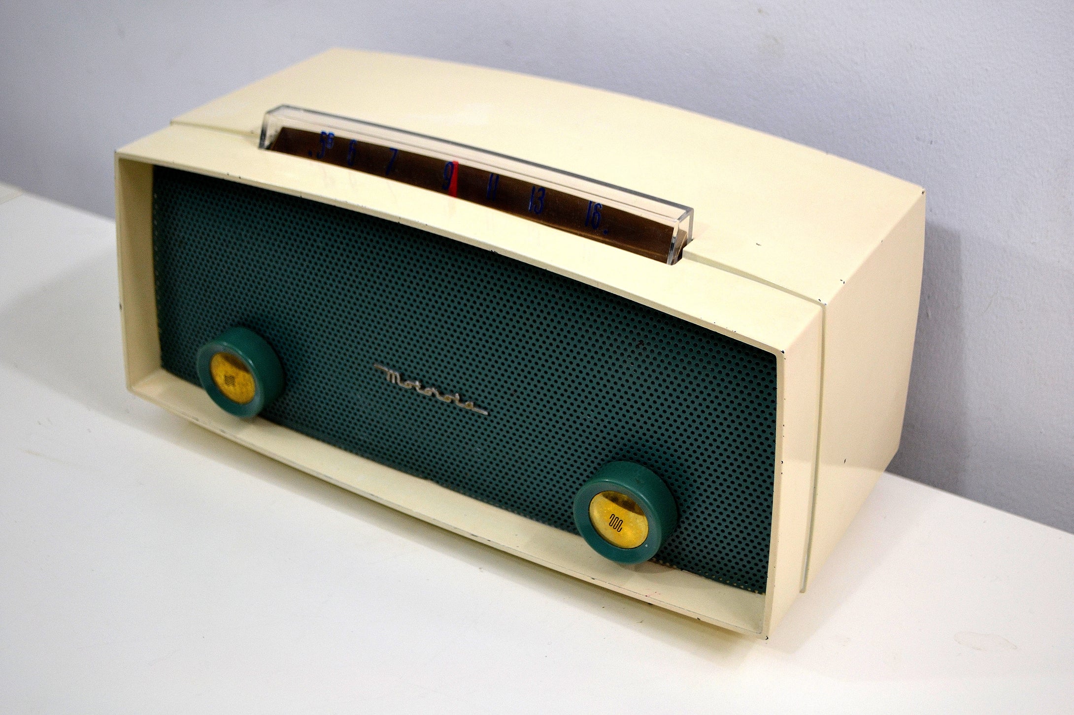 Nautilus Blue and White Vintage 1951-1952 Motorola Model 52X12U Vacuum Tube AM Radio Beautiful Sounding! - [product_type} - Motorola - Retro Radio Farm