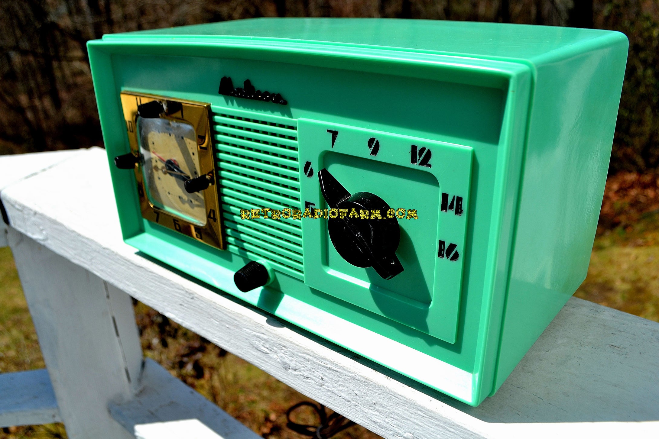 SOLD! - Oct 25, 2018 - Madison in April Green Art Deco Vintage 1948 Model 940 AM Tube Clock Radio Near Mint Condition! - [product_type} - Madison - Retro Radio Farm