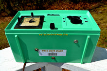 画像をギャラリービューアに読み込む, SOLD! - Oct 25, 2018 - Madison in April Green Art Deco Vintage 1948 Model 940 AM Tube Clock Radio Near Mint Condition! - [product_type} - Madison - Retro Radio Farm