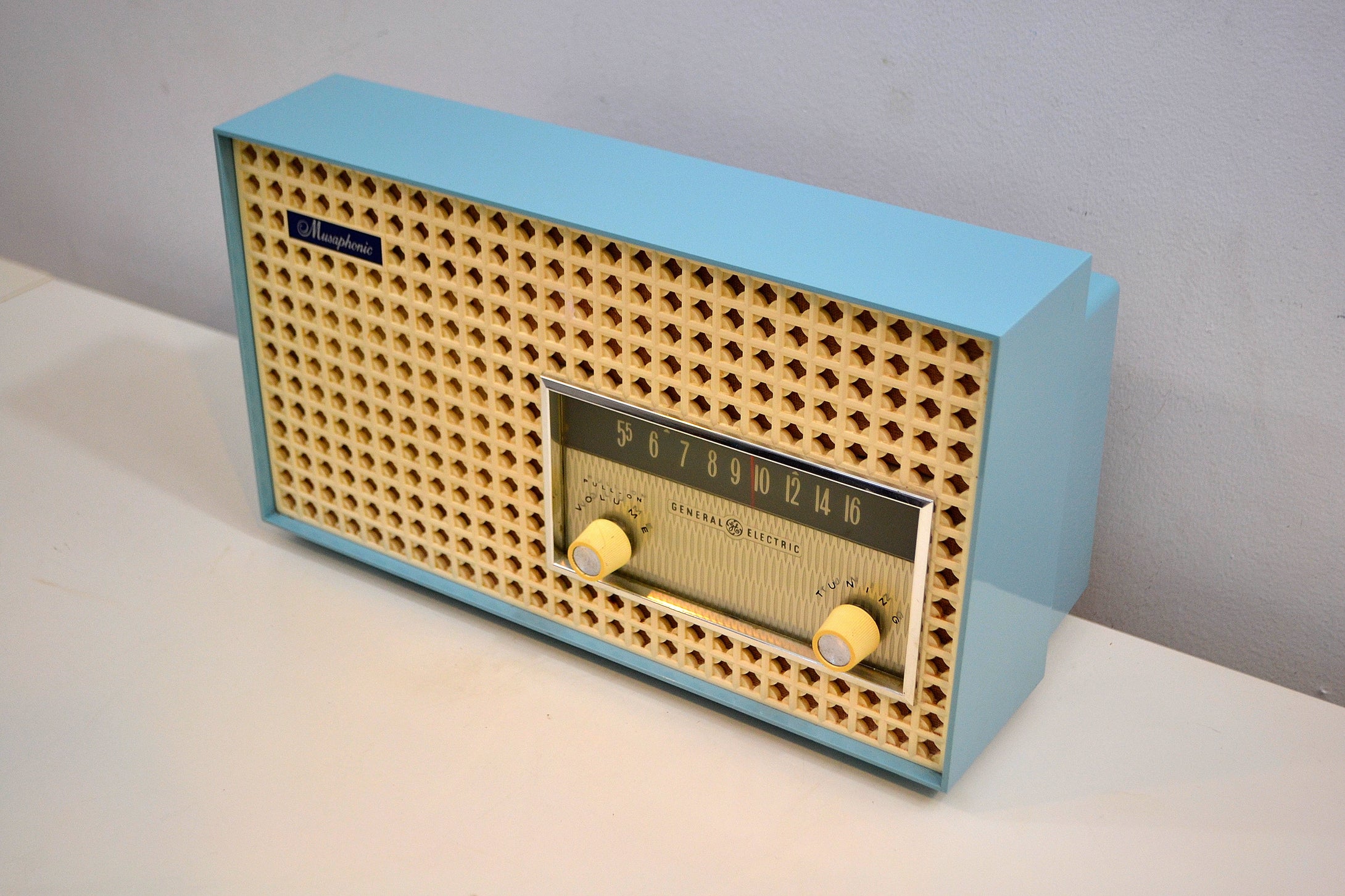 Continental Baby Blue 1960 General Electric Model 15R13 Musaphonic Tube Radio Clover Grid Grill! - [product_type} - General Electric - Retro Radio Farm