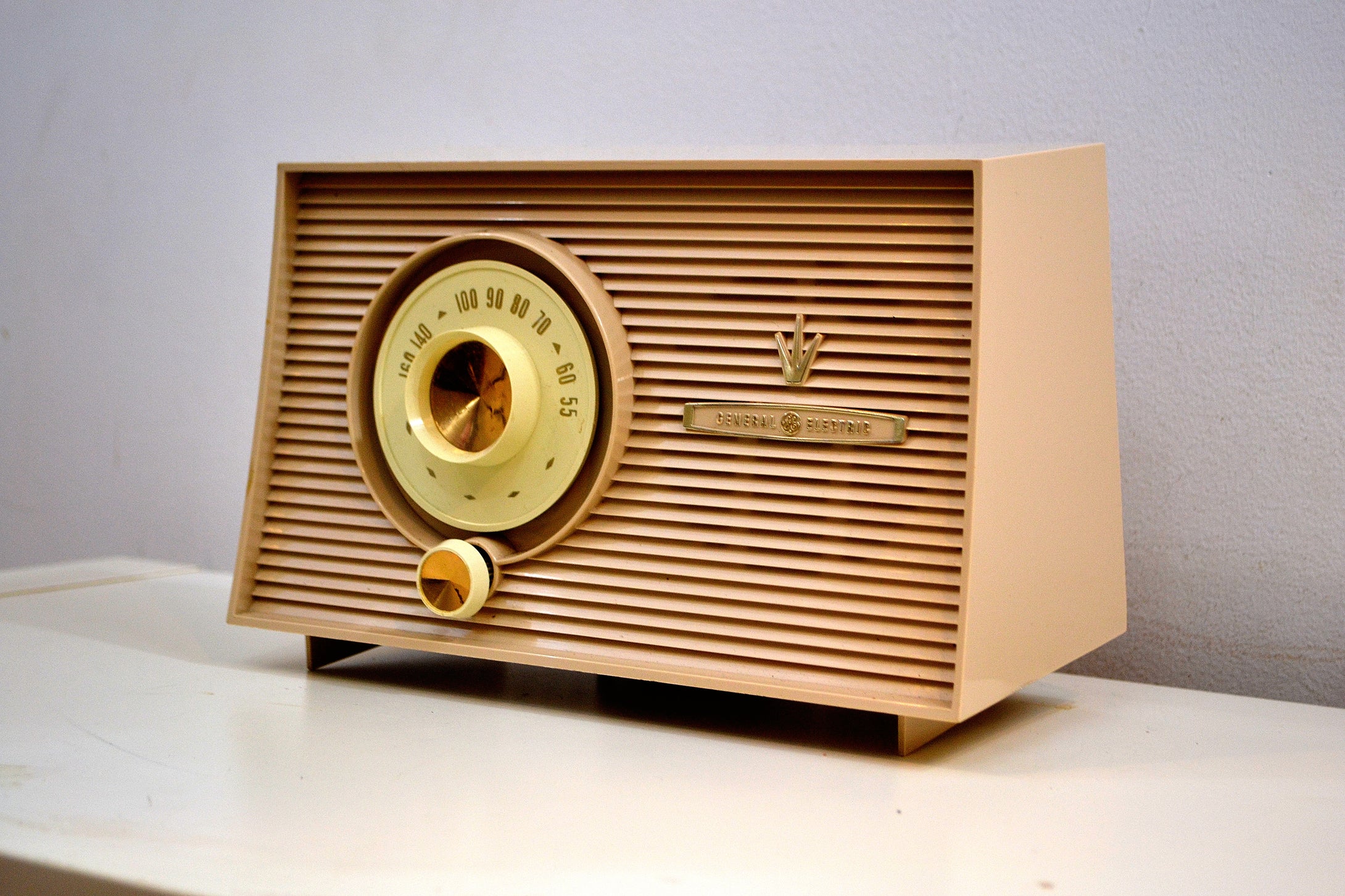 Taupe Beige 1956-1958 General Electric Model 875 AM Vacuum Tube Radio a Little Blaster! - [product_type} - General Electric - Retro Radio Farm