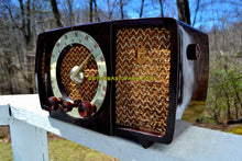 Charger l&#39;image dans la galerie, SOLD! - May 9, 2018 - CLASSIC GOLDEN AGE Walnut Brown Bakeilte 1951 Zenith Model H724Z2 AM/FM Tube Radio Great Player! - [product_type} - Zenith - Retro Radio Farm
