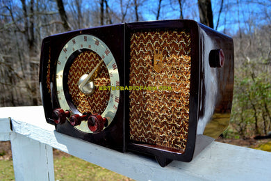 SOLD! - May 9, 2018 - CLASSIC GOLDEN AGE Walnut Brown Bakeilte 1951 Zenith Model H724Z2 AM/FM Tube Radio Great Player!