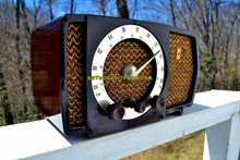 Charger l&#39;image dans la galerie, SOLD! - May 9, 2018 - CLASSIC GOLDEN AGE Walnut Brown Bakeilte 1951 Zenith Model H724Z2 AM/FM Tube Radio Great Player! - [product_type} - Zenith - Retro Radio Farm