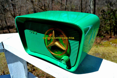 売れました！ - 2018 年 7 月 26 日 - 今まで見たことのないグリーン 1959 CBS モデル T200 AM 真空管ラジオとてもかわいいです。めちゃくちゃ珍しい！