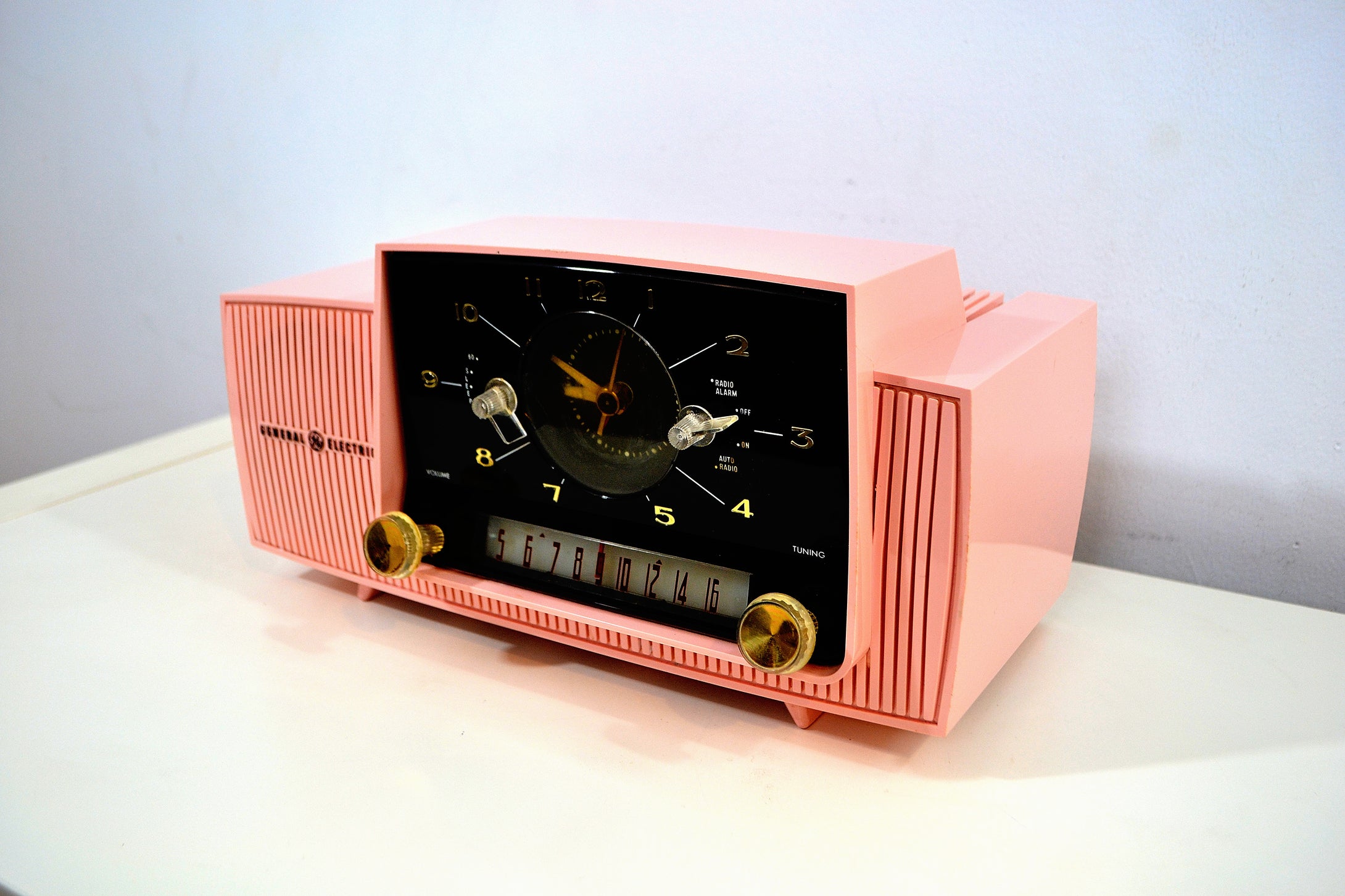 SOLD! - May 3, 2019 - Rose Pink 1959 General Electric Model C-4340 Tube AM Clock Radio Perfect! - [product_type} - General Electric - Retro Radio Farm