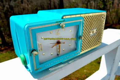 SOLD! - May 13, 2018 - BRIGHT SEAFOAM GREEN Retro Jetsons 1957 Bulova Model 120 Tube AM Clock Radio Excellent Working Condition!