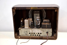 Load image into Gallery viewer, Pre-War Solid Wood Beauty Art Deco 1938 RCA Victor Model 96T1 Vacuum Tube Radio Huge Sound! - [product_type} - RCA Victor - Retro Radio Farm