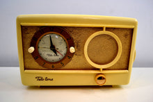 Load image into Gallery viewer, Vintage 1959 Tele-tone Model 81/S1 AM Clock Radio Excellent Condition! - [product_type} - Teletone - Retro Radio Farm