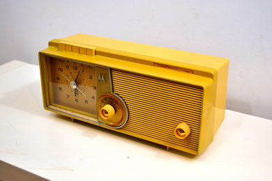 Mustard Gold 1960 Motorola Model C5S42 Vacuum Tube AM Clock Radio Beautiful and Rare Color!