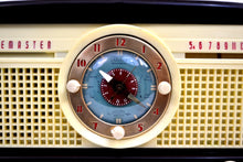 Charger l&#39;image dans la galerie, Mocha Brown Bakelite 1950 Jewel Wakemaster Model 5057U Vacuum Tube AM Clock Radio The Master Awaketh! - [product_type} - Jewel - Retro Radio Farm