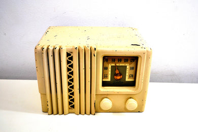 Alabaster Ivory Bakelite Post War 1947 Delco Model 1230A AM Vacuum Tube Radio Works Great!