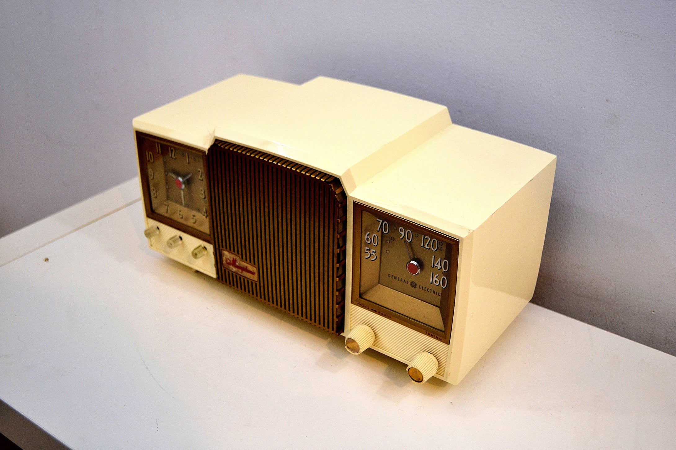 Fleetwood Ivory and Gold 1955 General Electric Model 920 Vacuum Tube AM Clock Radio Higher End Model! - [product_type} - General Electric - Retro Radio Farm