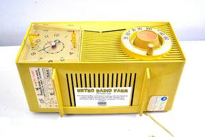 Harvest Gold 1963 Motorola Model C3S2 Vacuum Tube AM Clock Radio Near Mint Condition! - [product_type} - Motorola - Retro Radio Farm