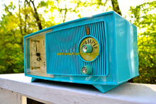 Charger l&#39;image dans la galerie, SOLD! - July 8, 2018 - BLUETOOTH MP3 UPGRADE ADDED - TURQUOISE BEAUTY Mid Century 1959 Zenith Model E514B Tube AM Clock Radio Excellent Sounding! - [product_type} - Zenith - Retro Radio Farm