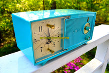 Charger l&#39;image dans la galerie, SOLD! - July 8, 2018 - BLUETOOTH MP3 UPGRADE ADDED - TURQUOISE BEAUTY Mid Century 1959 Zenith Model E514B Tube AM Clock Radio Excellent Sounding! - [product_type} - Zenith - Retro Radio Farm
