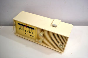 Glacier White Mid Century 1957 Motorola Model 5T27W-1 Vacuum Tube AM Radio Rare Model and Rare Color!
