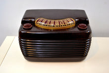 Load image into Gallery viewer, SOLD! - May 30, 2019 - Marble Swirly Brown Bakelite Vintage 1946 Philco Model 46-420 AM Radio Flawless and Sounds Amazing! - [product_type} - Philco - Retro Radio Farm