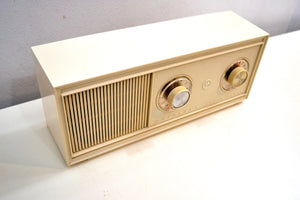 Caesar Ivory 1960s Motorola Model XT11FH Vintage Solid State AM Radio Works Great!