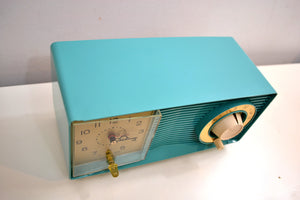 Aegean Turquoise 1961 Motorola Model C15JK25 Vacuum Tube AM Clock Radio Excellent Condition!